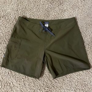 Patagonia Women’s Cargo board shorts size 10